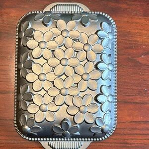 Nordic Ware Daisy Cake Pan